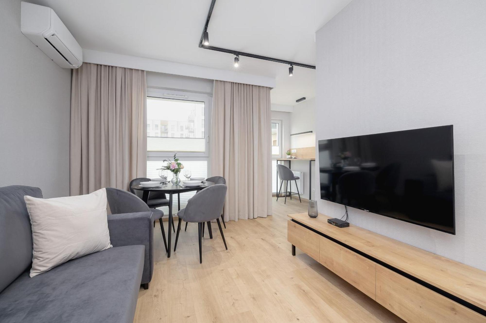 Bright Apartment In Krakow With Garden, Air Conditioning, Parking And Desk By Renters Prestige Cracóvia Exterior foto