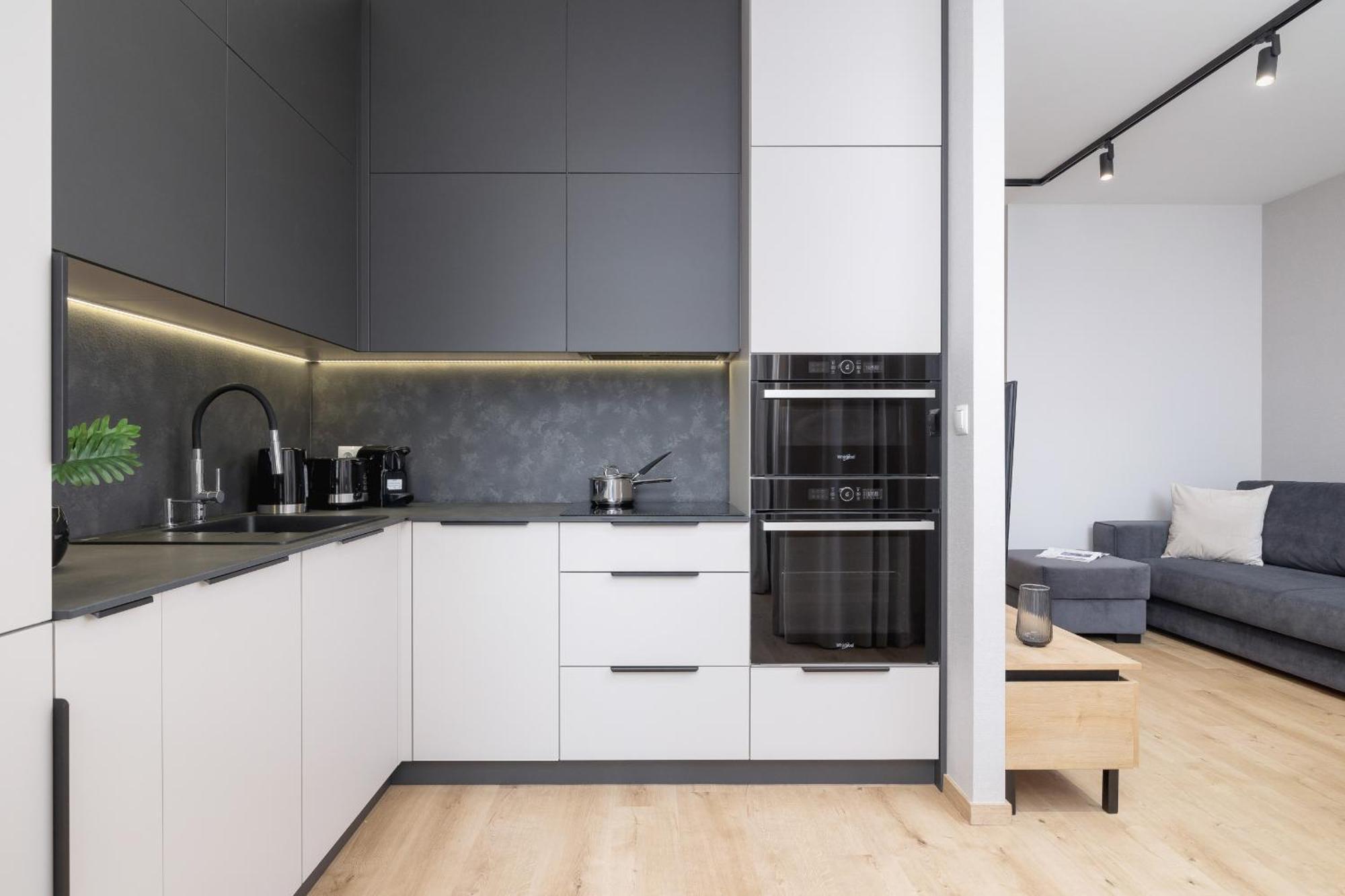 Bright Apartment In Krakow With Garden, Air Conditioning, Parking And Desk By Renters Prestige Cracóvia Exterior foto