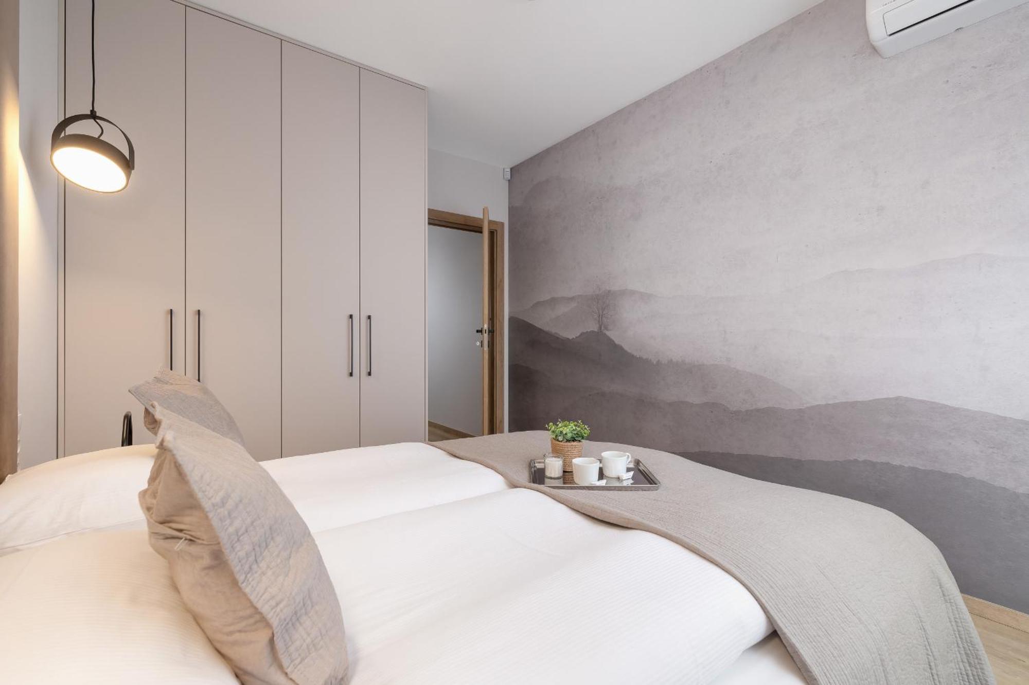 Bright Apartment In Krakow With Garden, Air Conditioning, Parking And Desk By Renters Prestige Cracóvia Exterior foto