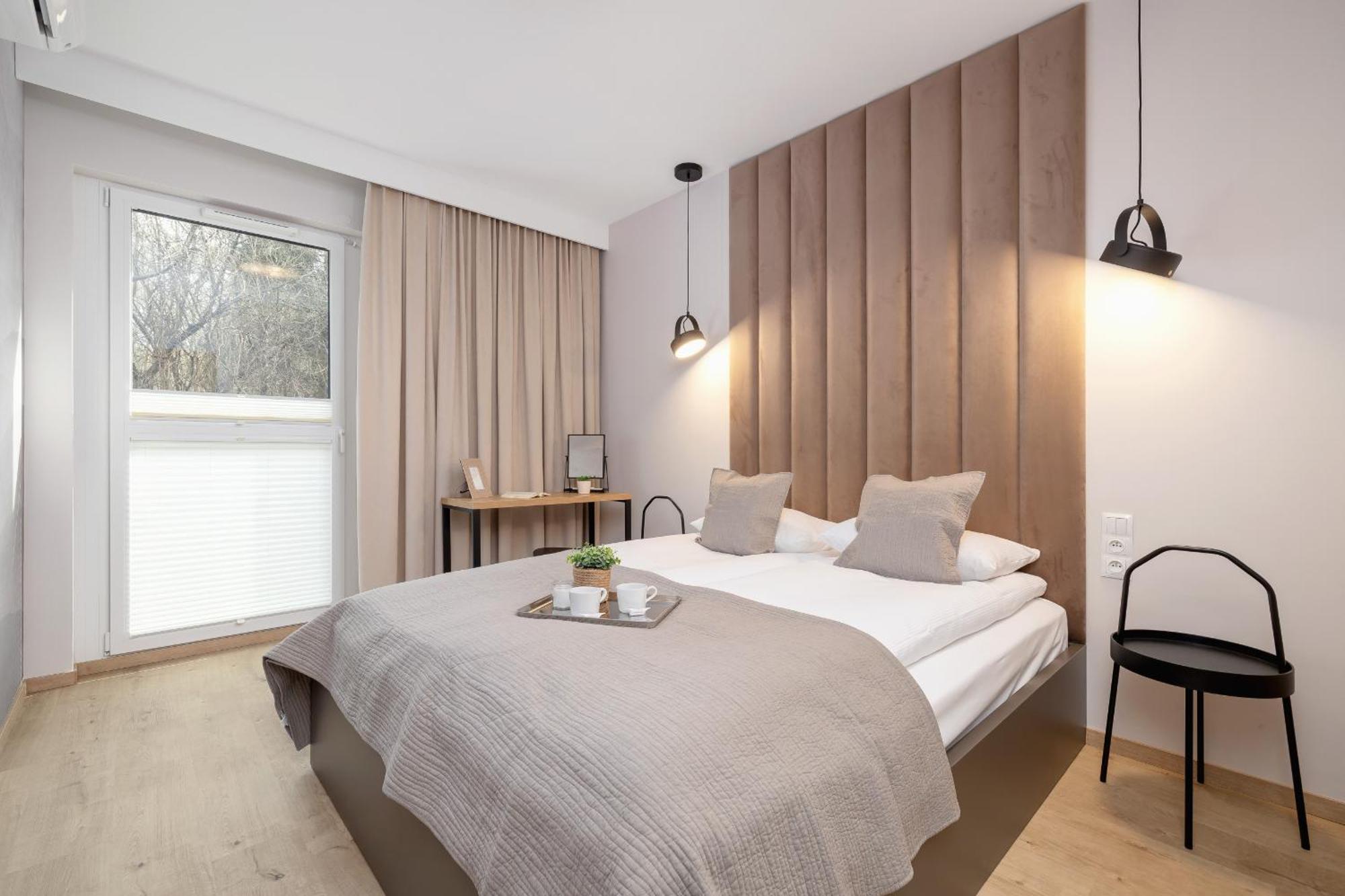 Bright Apartment In Krakow With Garden, Air Conditioning, Parking And Desk By Renters Prestige Cracóvia Exterior foto