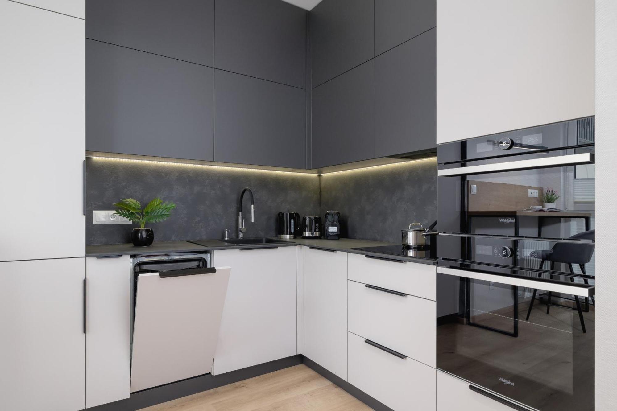 Bright Apartment In Krakow With Garden, Air Conditioning, Parking And Desk By Renters Prestige Cracóvia Exterior foto