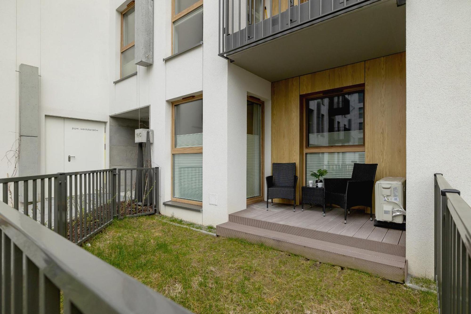 Bright Apartment In Krakow With Garden, Air Conditioning, Parking And Desk By Renters Prestige Cracóvia Exterior foto