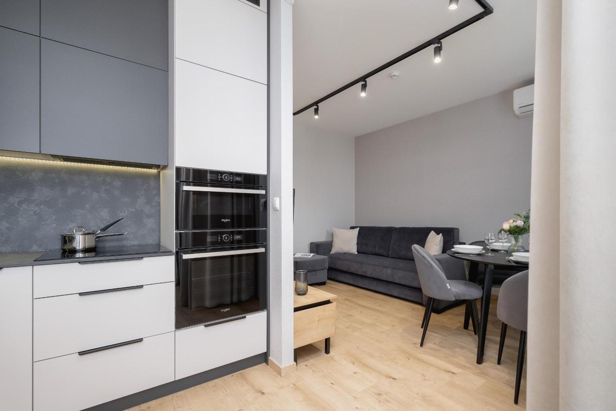 Bright Apartment In Krakow With Garden, Air Conditioning, Parking And Desk By Renters Prestige Cracóvia Exterior foto