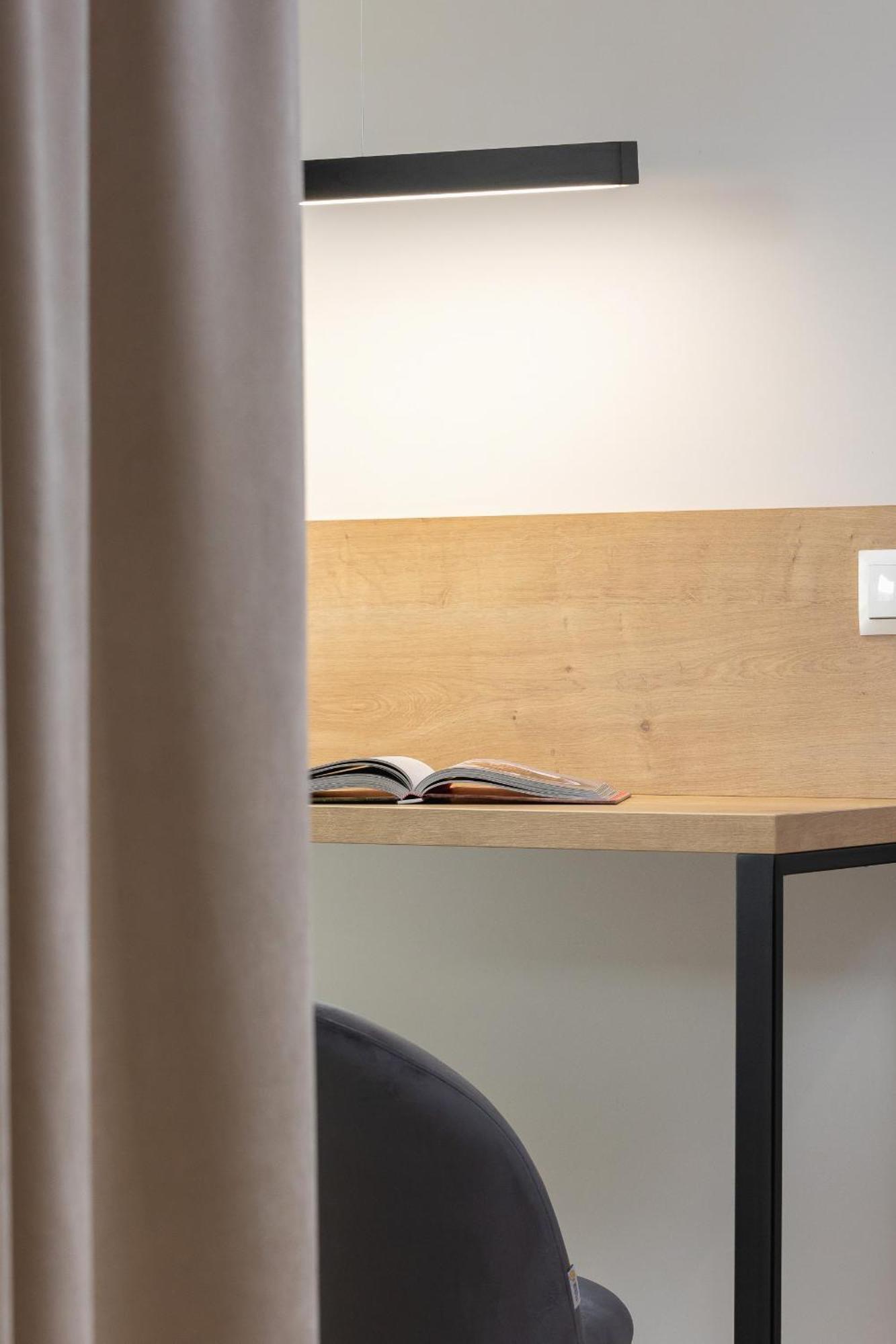 Bright Apartment In Krakow With Garden, Air Conditioning, Parking And Desk By Renters Prestige Cracóvia Exterior foto