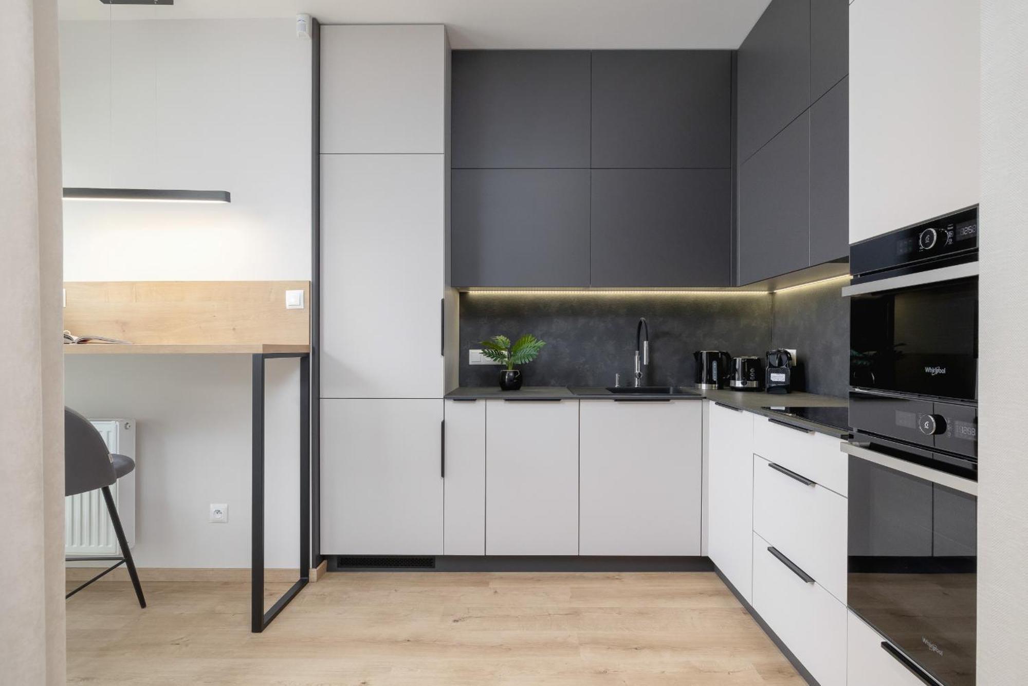 Bright Apartment In Krakow With Garden, Air Conditioning, Parking And Desk By Renters Prestige Cracóvia Exterior foto