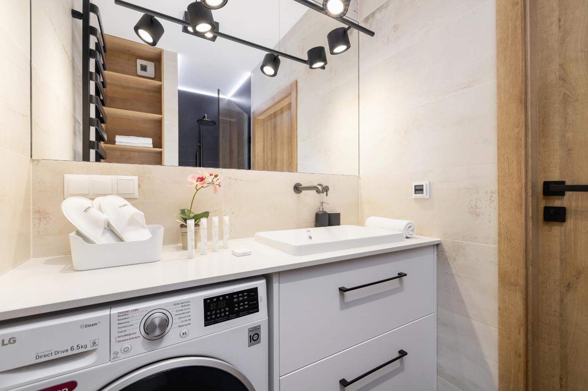 Bright Apartment In Krakow With Garden, Air Conditioning, Parking And Desk By Renters Prestige Cracóvia Exterior foto