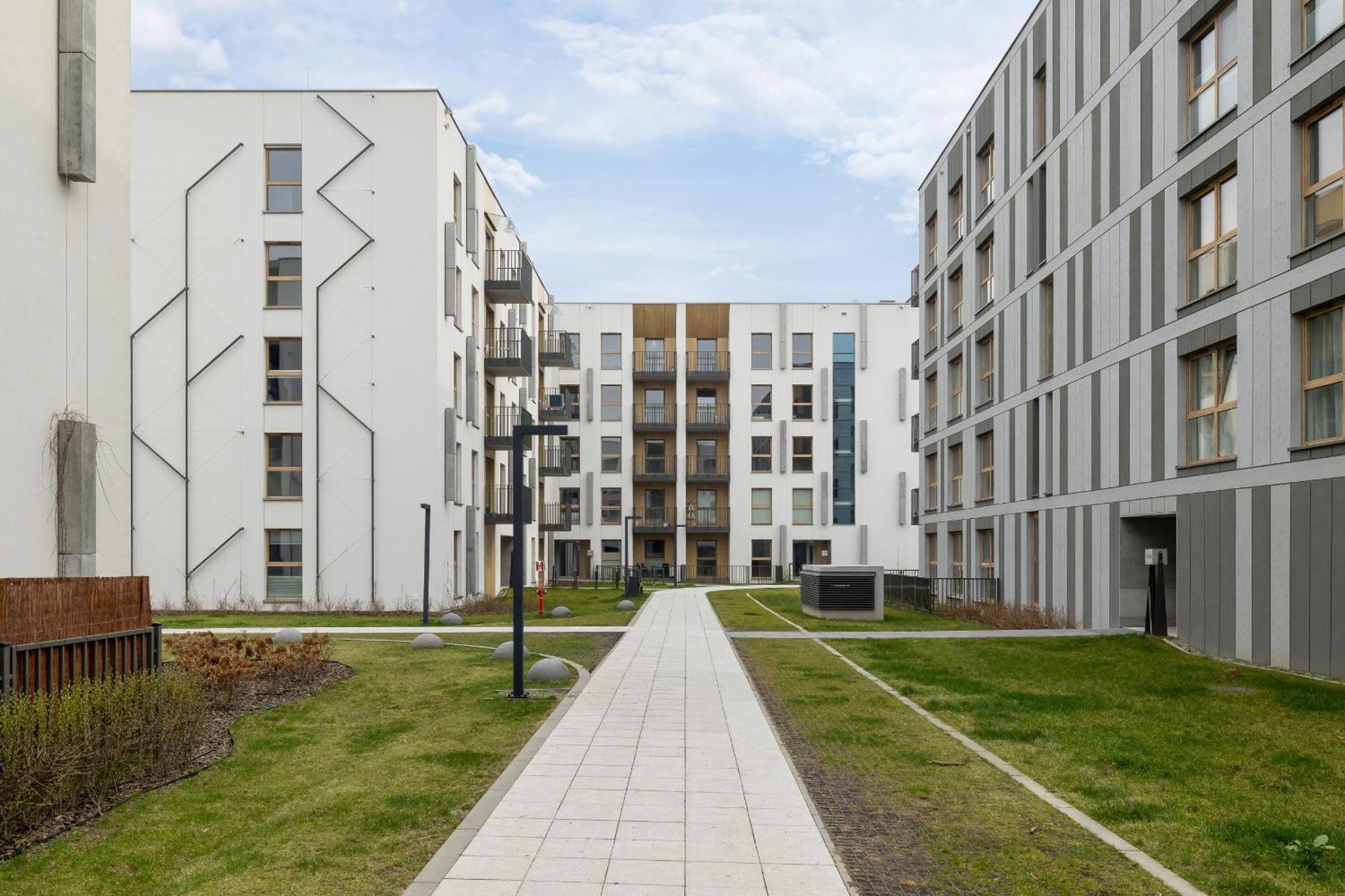 Bright Apartment In Krakow With Garden, Air Conditioning, Parking And Desk By Renters Prestige Cracóvia Exterior foto